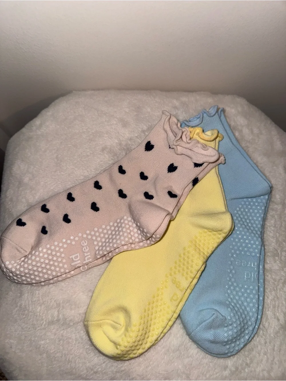 Pilates grip 3-Pack women’s Non-Slip Ankle Socks - Blue, Yellow, pink hearts